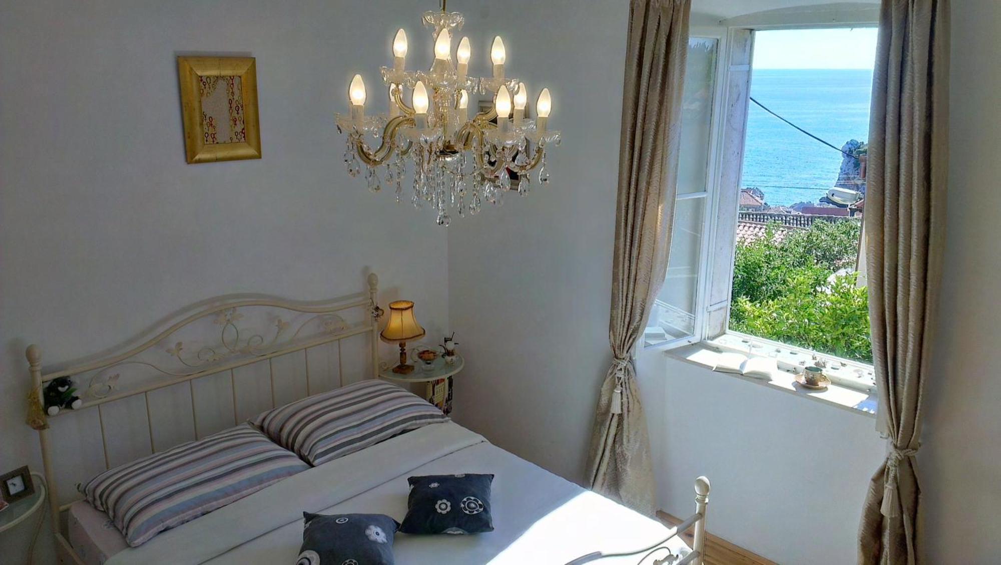 Romantic Old Dinka - With Garden